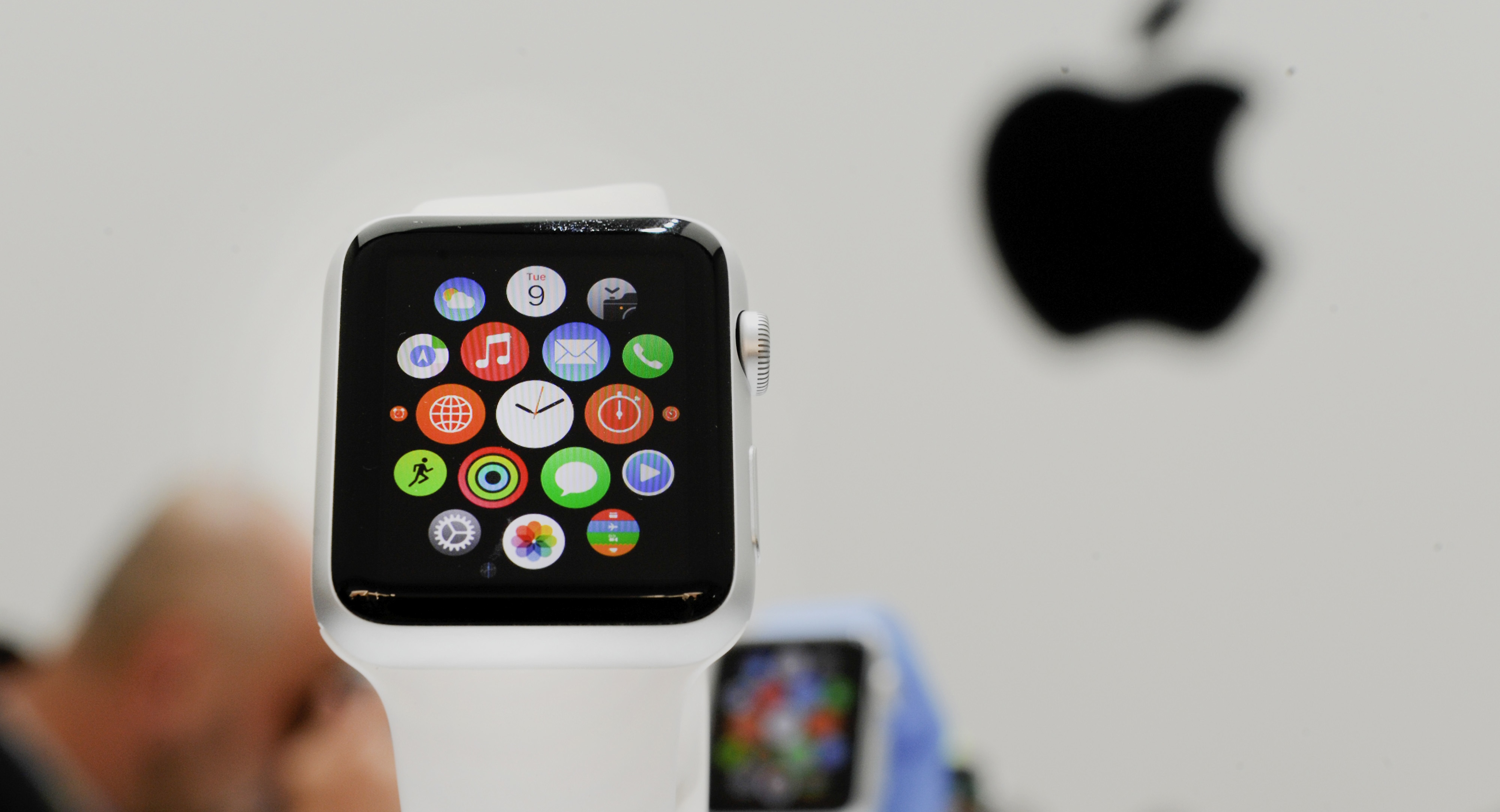 Apple Employees, Partners Expected Watch This Year