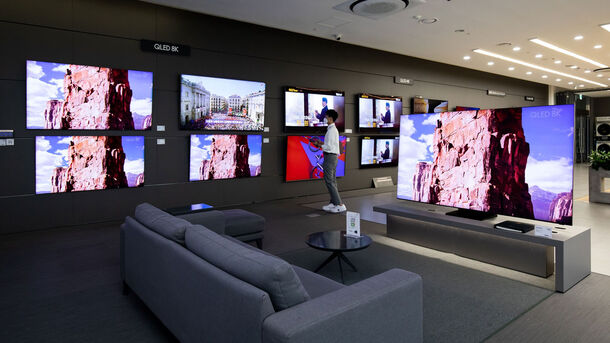 Samsung’s Peacock Standoff with NBCUniversal Shows Power of TV Makers